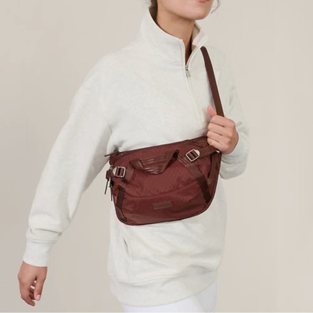 Athleta Excursion Crossbody WaistBag NWT cherrywood